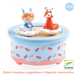 Chlapec a lka: magnetick hracia skrinka
