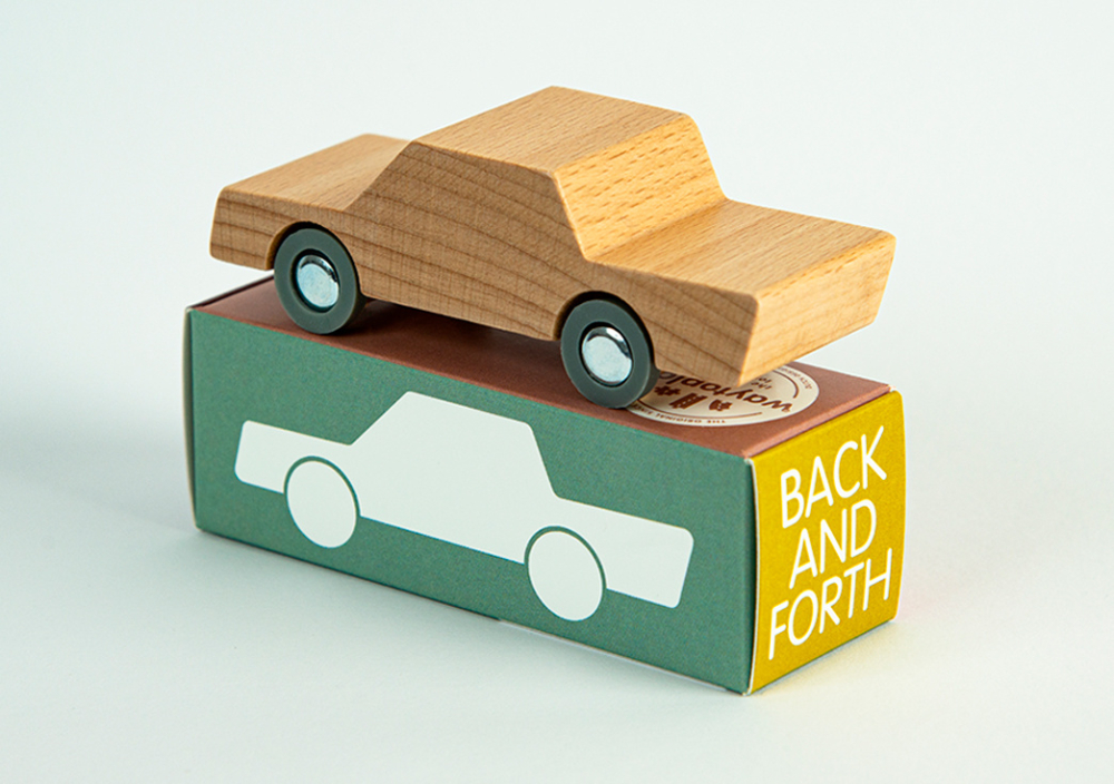 Drevené autíčko "Tam a späť"- handmade ručne vyrábané. 